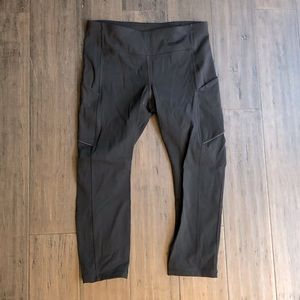 Lululemon black cropped leggings w side pockets